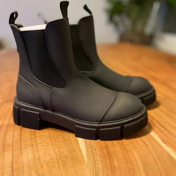 Black Rubberised Cleated Sole Ankle Chelsea Boot - Picture 4 of 10